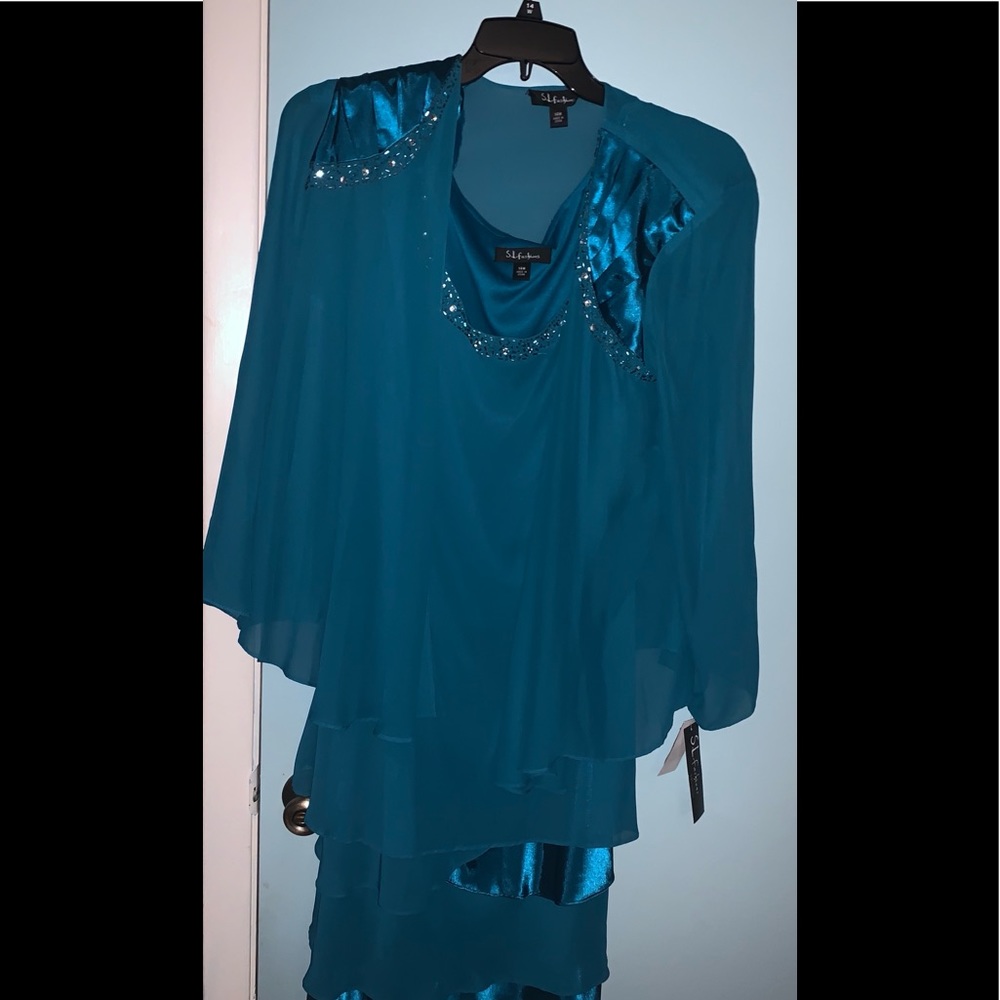 Turquoise event suit